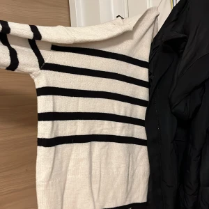 Hm tröja  - Jag säljer min hm tröja för 100kr + frakt  Bra sick används ett fåtal gånger  Pris går såklart att diskuteras med mig!☺️