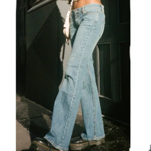 Lågmidjade bootcut jeans - Lågmidjade bootcut jeans från brandy Melville