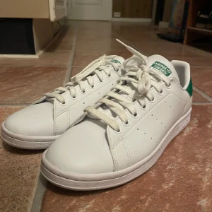Adidas Original Stan Smith - Använda en gång, ny pris ungefär 1000 Pris kan diskuteras 