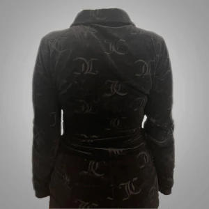 Juicy couture jumpsuit - Normal i storleken!  Skiljer sig inte från andra produkter från Juicy Couture i xs/s.  Använd 3-5 gånger (Inga defekter eller täcken på användning)  ‼️sista bilden är från asos‼️