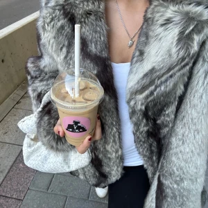 Säljer denna pälsjacka - Säljer då den e något för stor för mig, super fi t skick, som ny