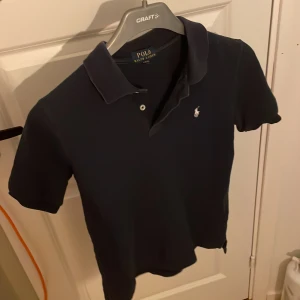 Ralph Lauren piké  - Säljer denna feta Ralph Lauren piké i size xs. Skick 7/10. Kan gå ner i pris vid snabb affär. Hör av dig vid frågor!🤩