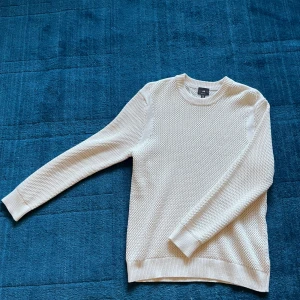 Stickad tröja  - Vit stickad tröja från H&M Storlek S Använd bara 3 gånger