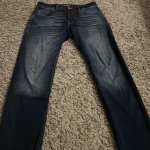 Jack n Jones jeans - Säljer då de är för stora för mig, använda två gånger