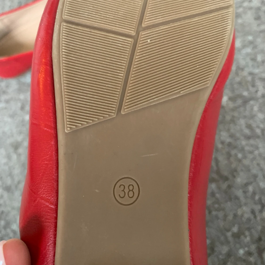 Röda ballerinaskor med rosett - 91