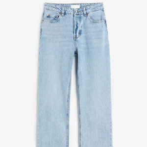 Ljus blå H&M jeans - Ljus blå H&M jeans något använd, pris kan diskuteras vid snabb affär!