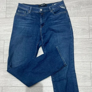 Replay JULYE straight jeans - Säljer dessa Replay Jeans, modell JULYE! Anväda endast 1 gång. TRETCHIGA