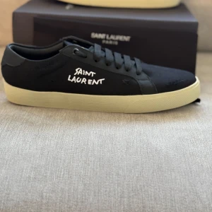 Yves saint laurent skor - As snygga ysl skor som inte används då dem är för små. Allt og ingår