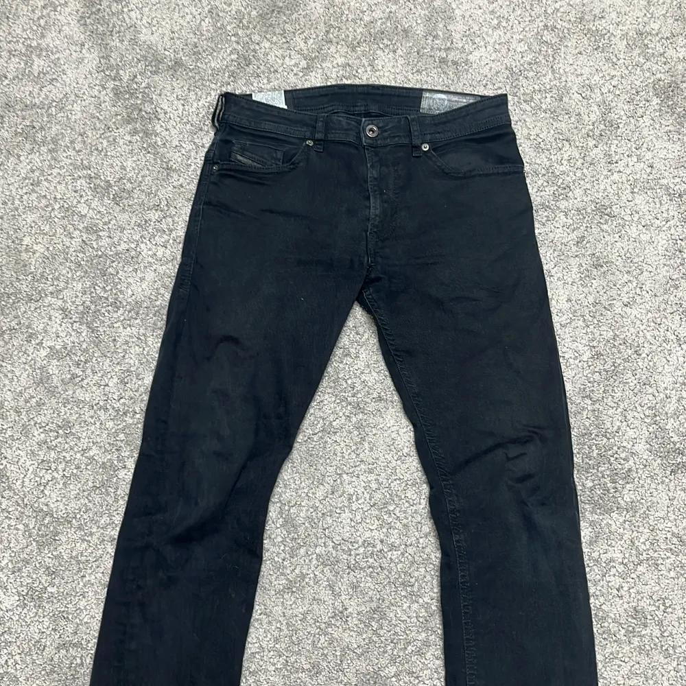 Säljer dessa fäscha diesel jeans! |storlek 30/32 | hör av er vid minsta fundering🤝. Jeans & Byxor.