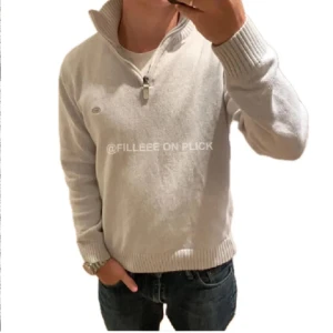 Tom Tailor Halvzip - Säljer denna unika tröja som är inköpt i butik i Tyskland. Sjukt snygg och unik. Aldrig använt den typ. Nypris: 1600 kr