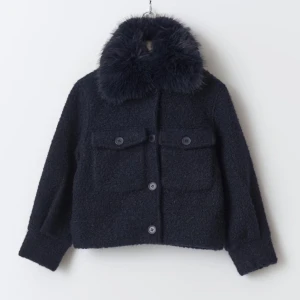 Gina tricot y fur coat - Helt my utan prislapp! Pris kan absolut diskuteras och den är i storlek 158/164 men motsvarar ”S” Kontakta för mer information eller bilder❤️☺️