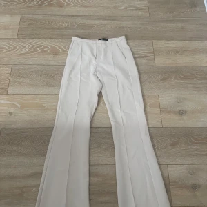 Gina tricot kostymbyxor  - Aldrig använda på grund av att dem inte passar mig 