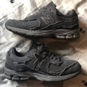 New balance 2002 - Säljer dessa feta new balance skor eftersom dom inte kommer till användning. Pris kan diskuteras då jag inte har kvar orginal boxen. Skriv vid funderingar😁