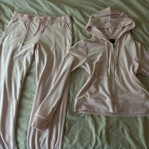 Juicy Couture set - Helt ny Juicy couture tracksuit Oanvänd! Storlek L