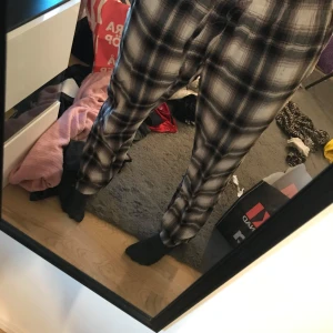 Pyjamasbyxor  - Använd 5 gånger typ  Ny tvättade  Rutiga 