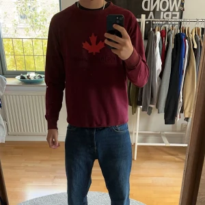 Dsquared 2 - Fin sweatshirt bra skick men täcken på användning inga hål men man ser att den är använd 