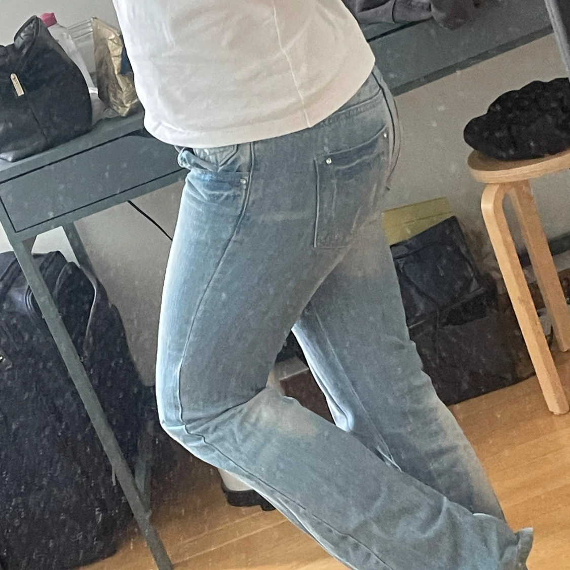 Lågmidjade ljusblåa bootcut jeans - 90