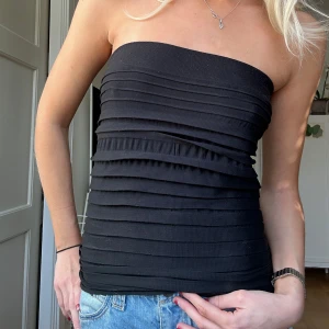 Bandeau topp - Så najs bandeau topp med volang detaljer super fin med kofta t också🙌🏿❤️