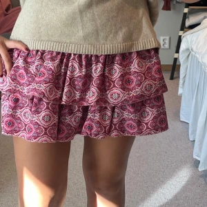 Kjol  - Populär kjol från Meet me there som jag tyvärr inte använder så mycket längre💞