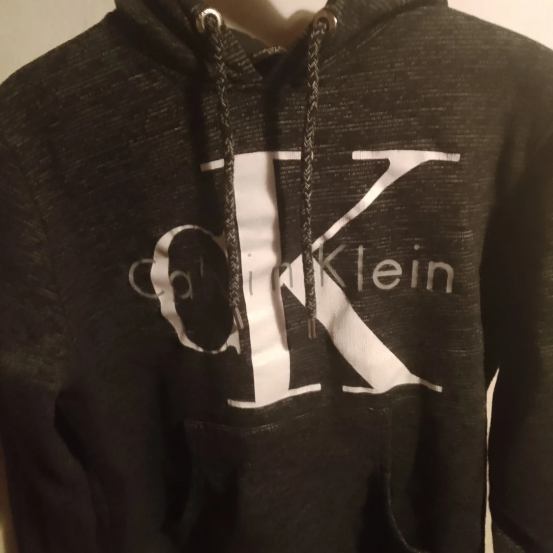 Svart hoodie från Calvin Klein