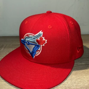 New era keps 59Fifty - Säljer den här New era keps 59Fifty, har använt den cirka 1-2 gånger, väldigt bra skick, som ny, säljer för fick en ny