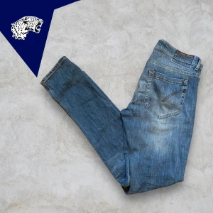 DONDUP GEORGE - Dondup George | Skick: 8,5/10 | Strl: Passar 32 | Modellen är 180cm | Hör av dig om du undrar någonting!