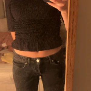Low jeans  - Low Waits jeans. Säljer dom pågrund av att jag tycker dom är för korta på mig💕 storlek 34, skriv för funderingar🤗 pris kan diskuteras!