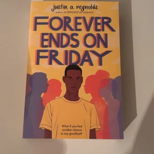 Forsberg ends om friday  - Säljer forever ends om friday av Justin a. Reynolds den är väldigt oanvänd och har själv inte läst den men har hört att den ska vara väldigt bra (boken är på engelska) 💕