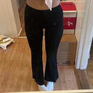 Utsvängda leggings - Sparsamt använda då dom är lite för kort för mig men supersköna!