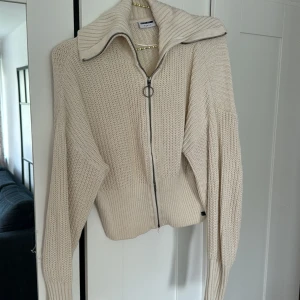 Stickat tröja - Storlek S, off white fint skick