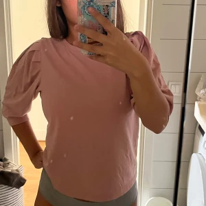 Tshirt  - En jätte fin tshirt i nyskick ❤️