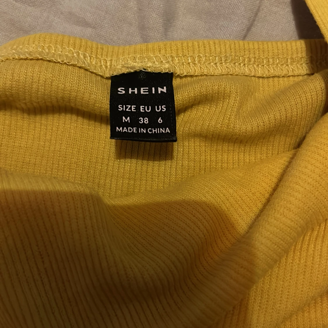 Gul ribbad topp från Shein - 91
