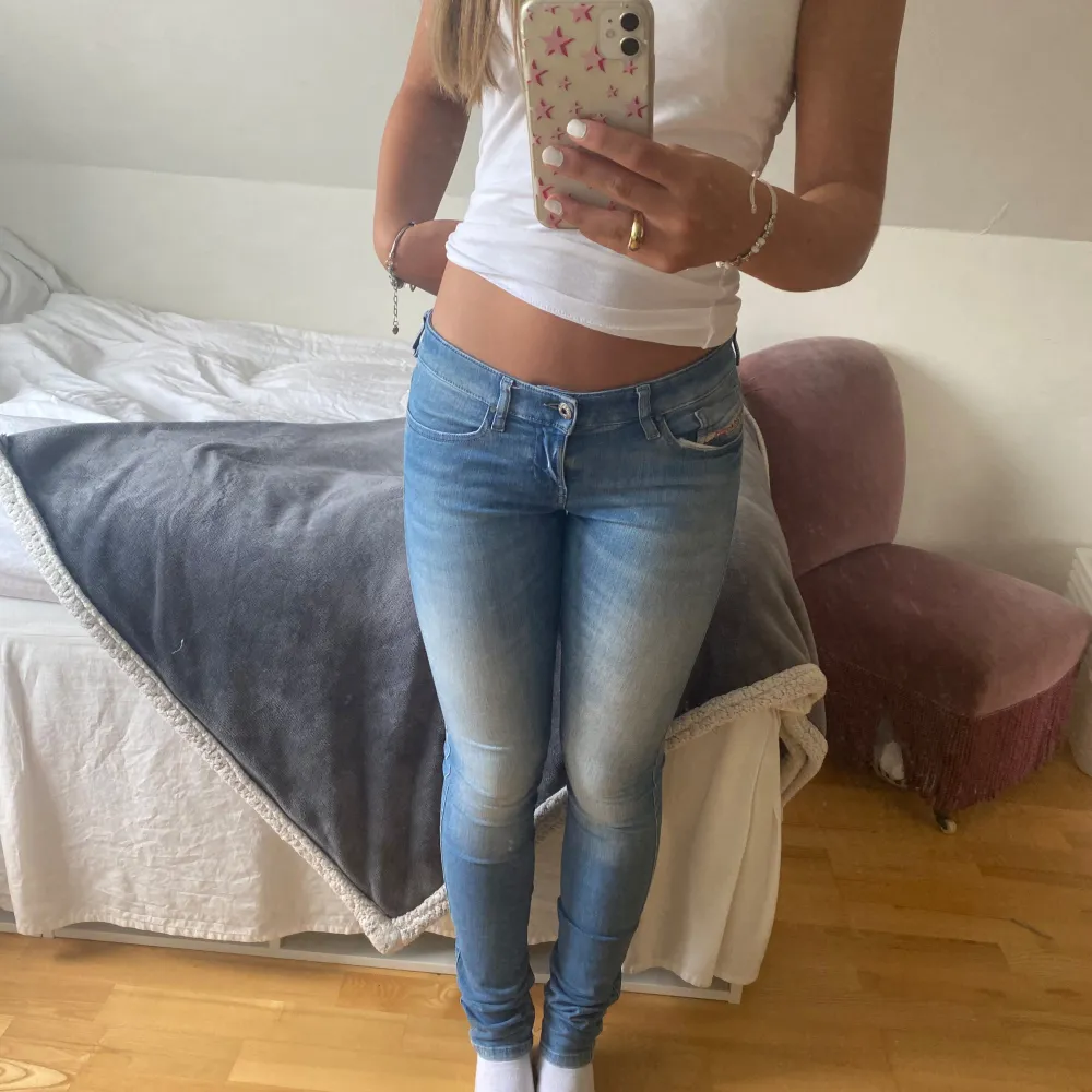 Jättesnygga diesel jeans. Säljer för att de inte kommer till användning💕. Jeans & Byxor.