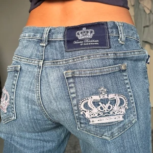 Victoria Beckham jeans - Midjemått: 40cm rakt över, innerbenslängd: 80cm 💕