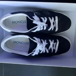 Moncler skor  - Bra skick med box 