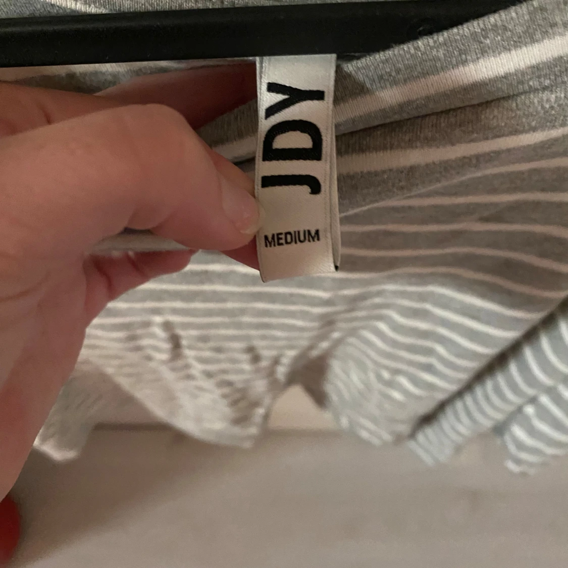 Grå och vit randig tröja från JDY - 90