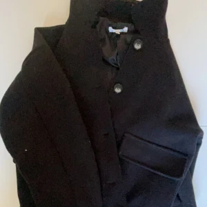 Design by si veneda jacket black - Ok skick, lite nopprig. Sällan använd. ✨🌸