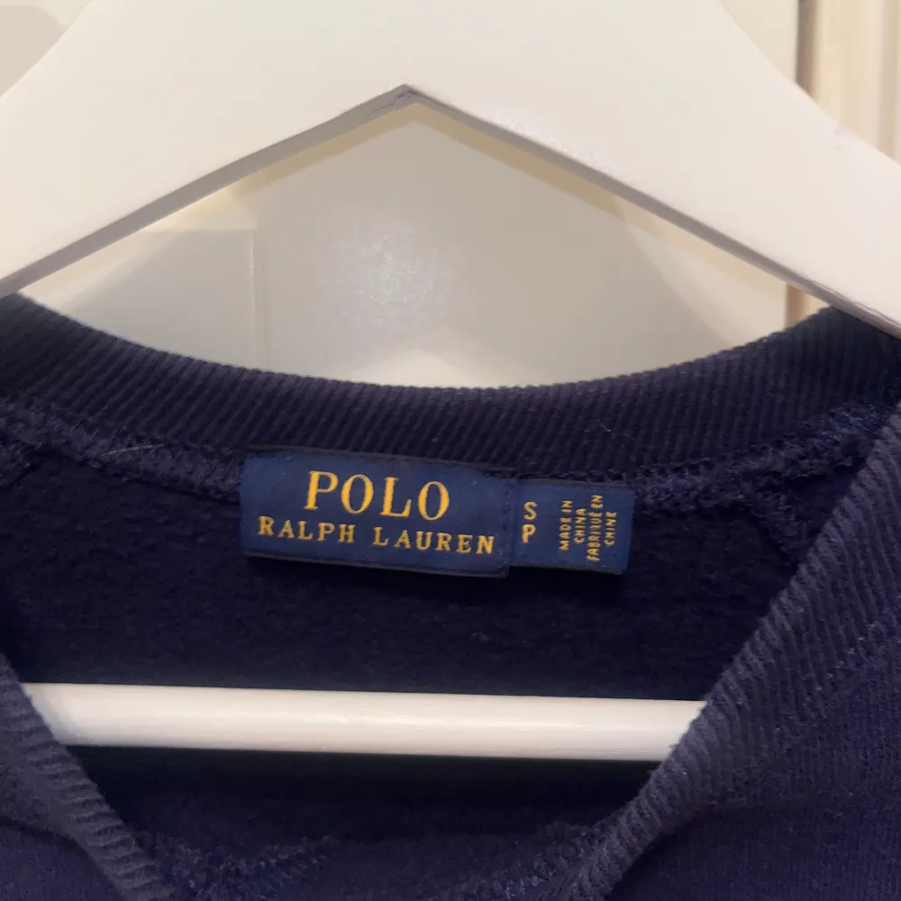 Säljer min ralph lauren tröja. I fint skick. . Tröjor & Koftor.