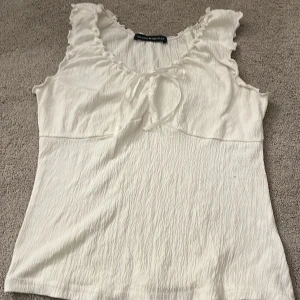 Brandy blus😍 -  Jättegullig blus från Brandy Melville, som tyvärr inte går att köpa längre😍Pris kan diskuteras vid snabb affär!❤️