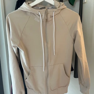Iciw zip hoodie  - Zip hoodie från icaniwill  Jätteskönt material  Använd fåtal gånger  Nypris 699