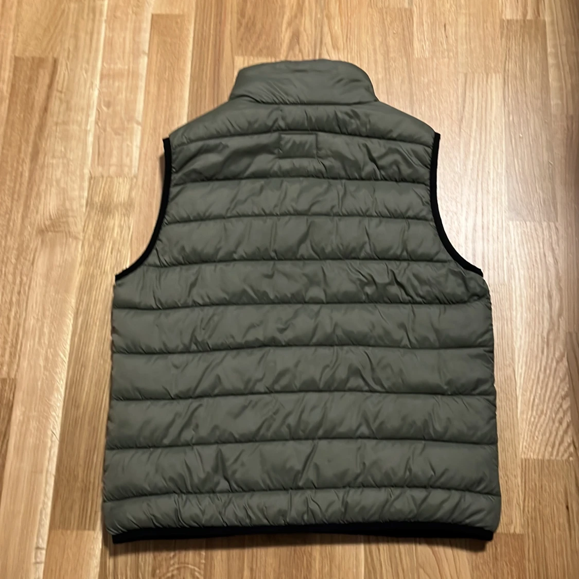 Grön quiltad väst med dragkedja - 90