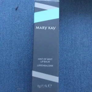 Mary Kay Läppbalsam  - Högkvalitativa Hint of Mint läppbalsam från Mary Kay. Den innehåller näring, fuktgivande ingredienser och har en fräsch mynta