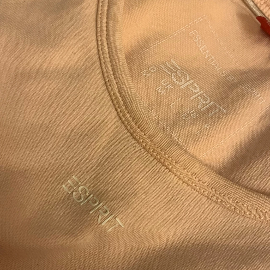 Beige t-shirt från Esprit - 90