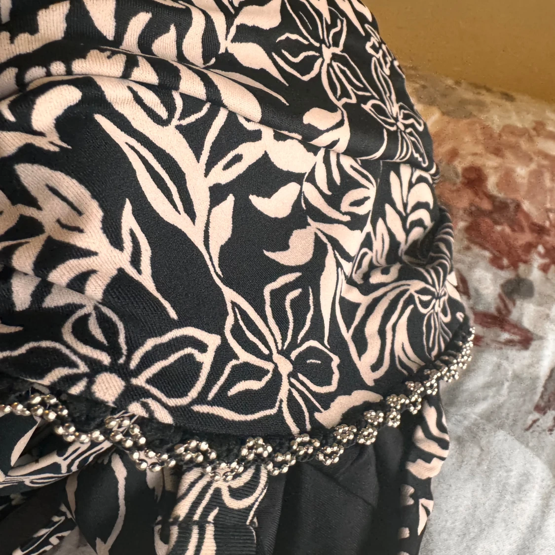 Svart och vit blommig baddräkt från Calzedonia - 92