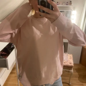 Sweatshirt  - Sweatshirt ifrån lager 157💕fint skick!