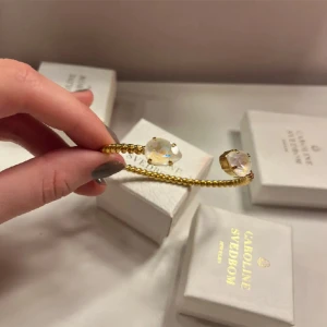 Carloline Swedblom Armband - Super fint armband köpt på plick. Nyskick och är knappt andvänt! 🥰