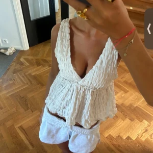 Topo - Säljer den här fina toppen🩷🩷🩷🩷