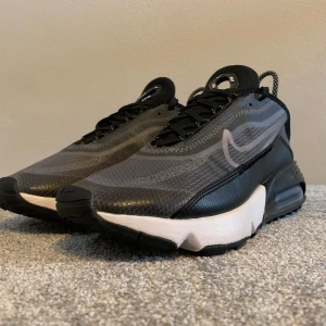 Nya Nike 2090  - Helt nya Nike 2090, superbra skick, oandvända, och super snygga priset är inte hugget i sten. Kan skikas köpare står för frakt