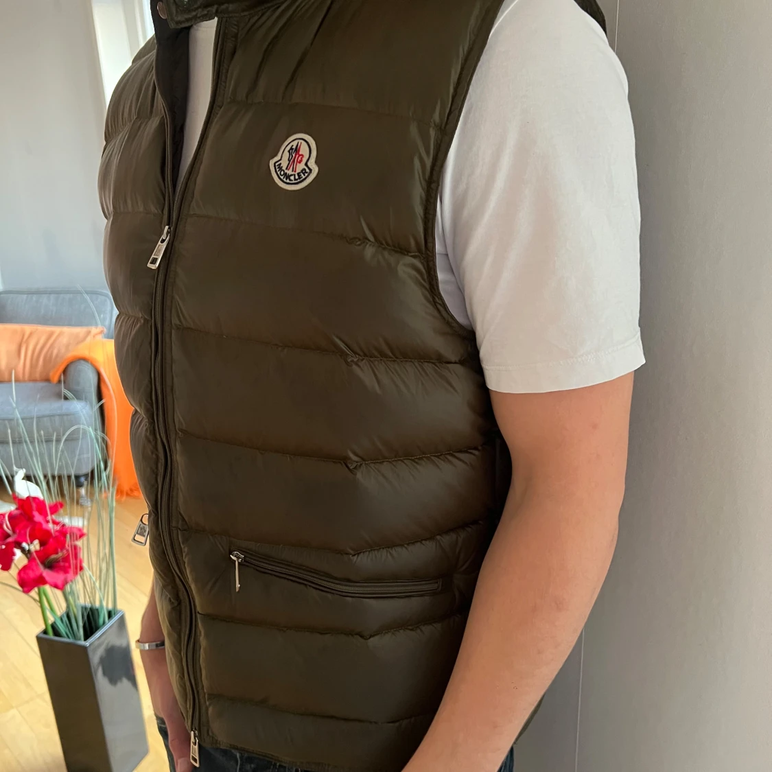 Olivgrön Gui-väst från Moncler - 90