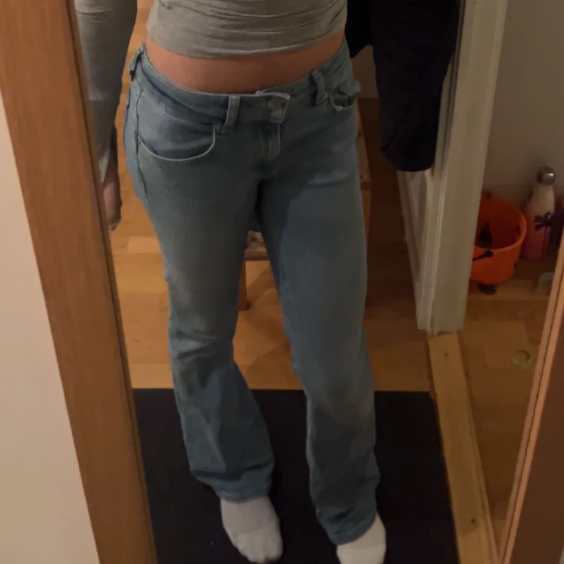 Ljusblå bootcut jeans - 90